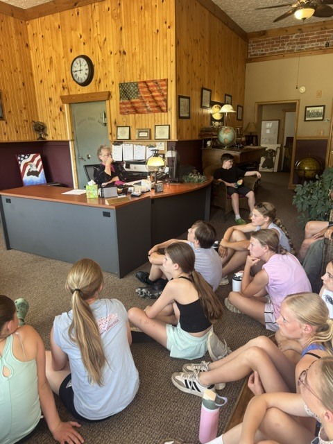 6th graders visiting Home and Country Realty.