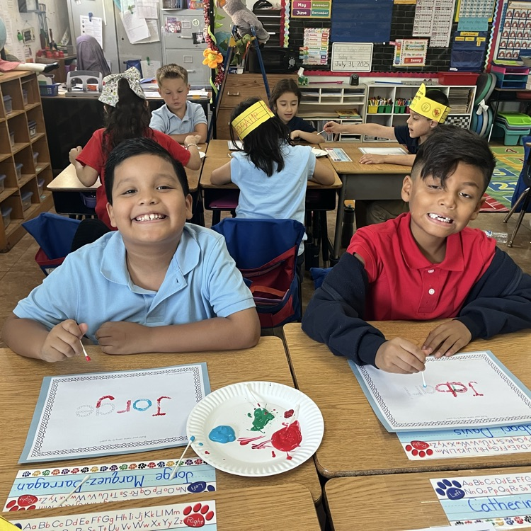 children painting