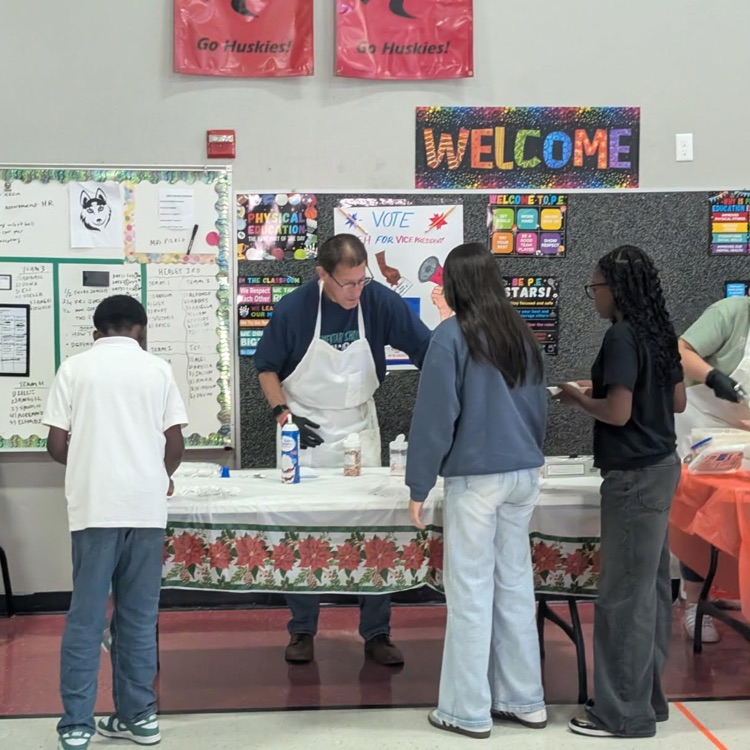 kids getting ice cream