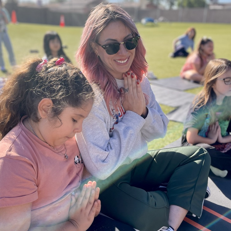 teacher and child yoga 