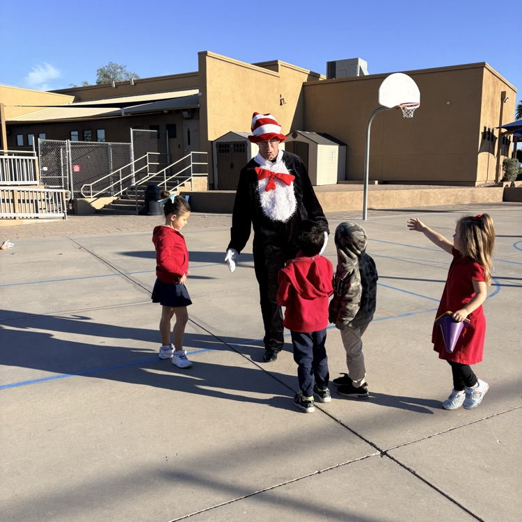 kids with cat in the hat 