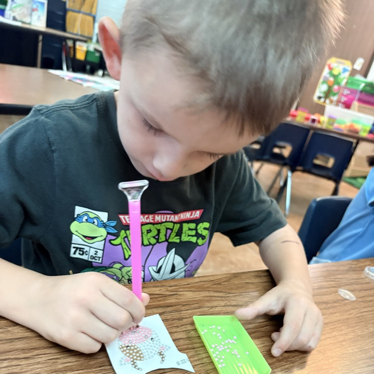 child making art