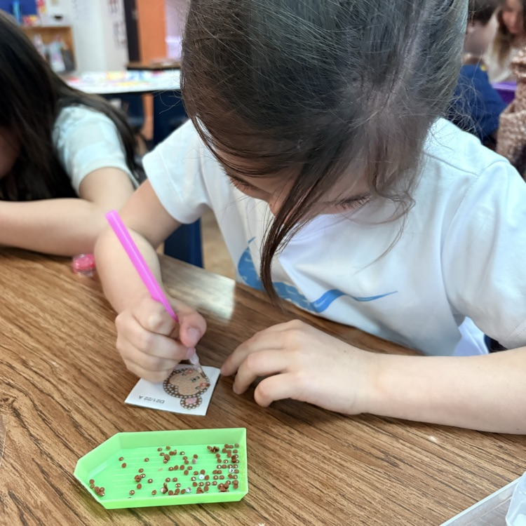 child making art