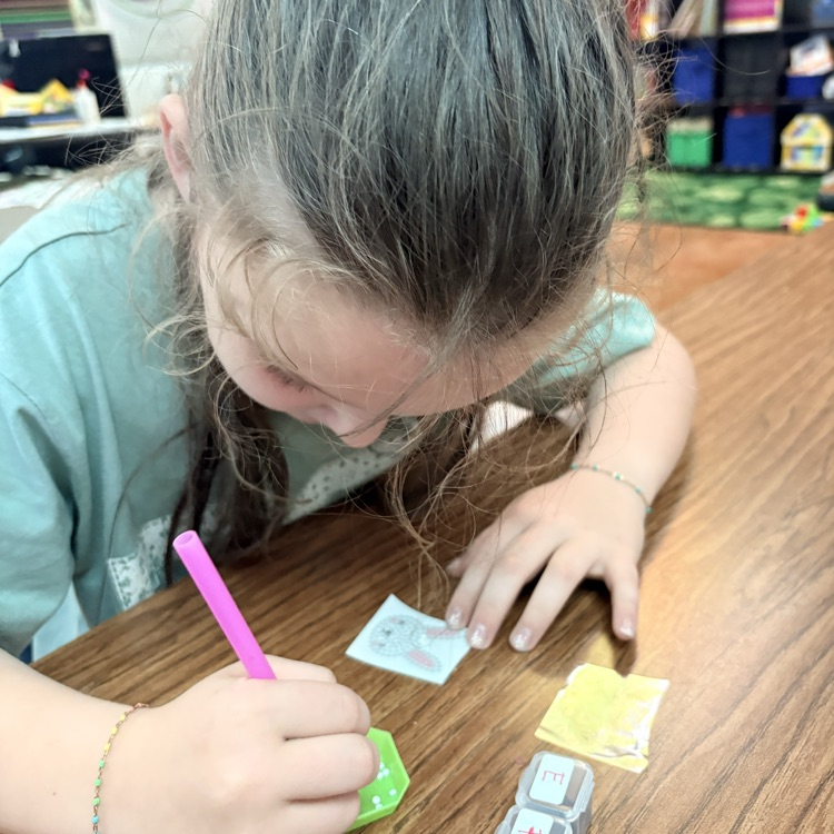 child making art