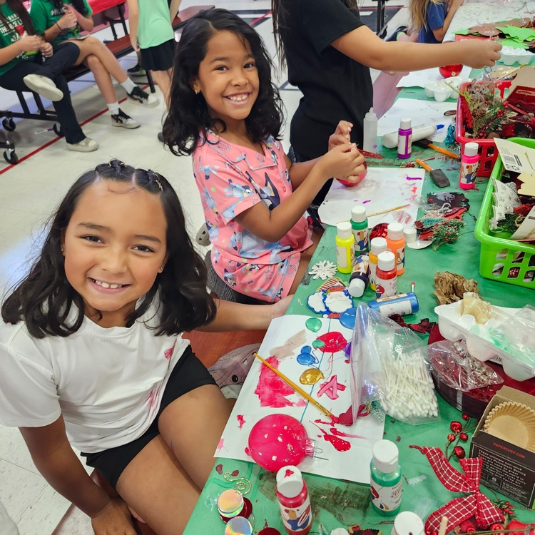 kids making crafts