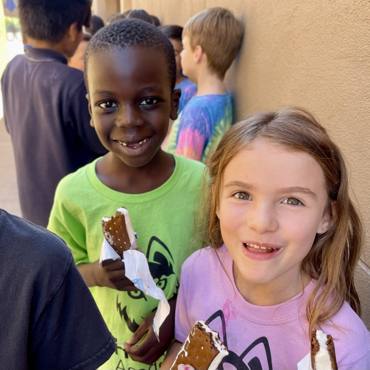 kids eating ice cream 