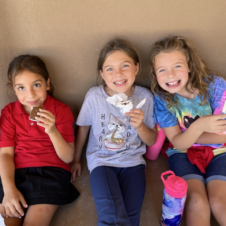 kids eating ice cream 
