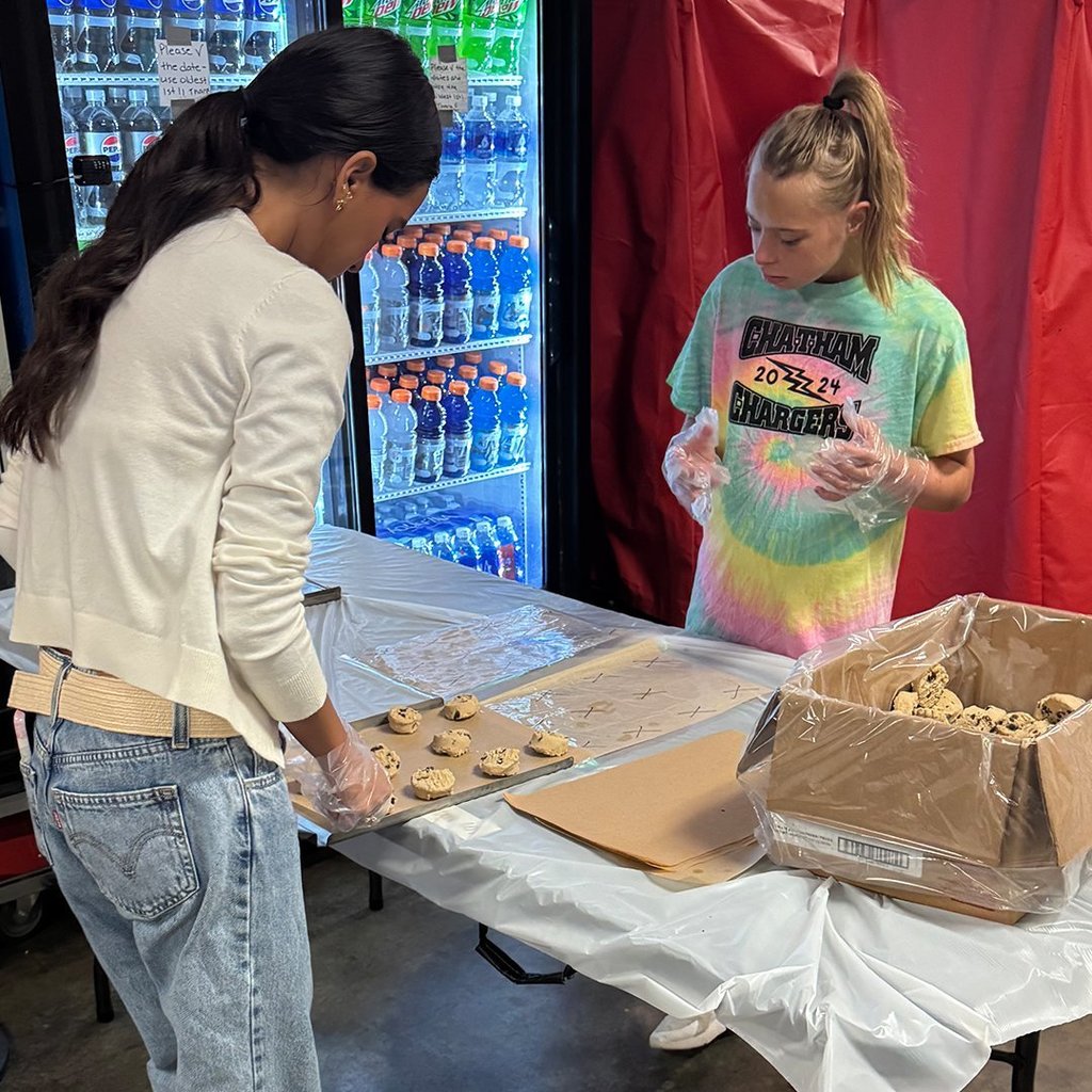 GHS students and peer helpers preparing the cookies.