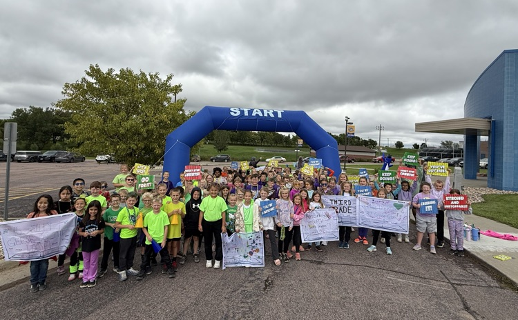 What a fun day of celebrating $19,047 raised for the school!!! The kids and staff did a great job! We also want to give a special thanks to the Halpin family for the amazing balloon decor to help us celebrate the fun run and Homecoming week! 