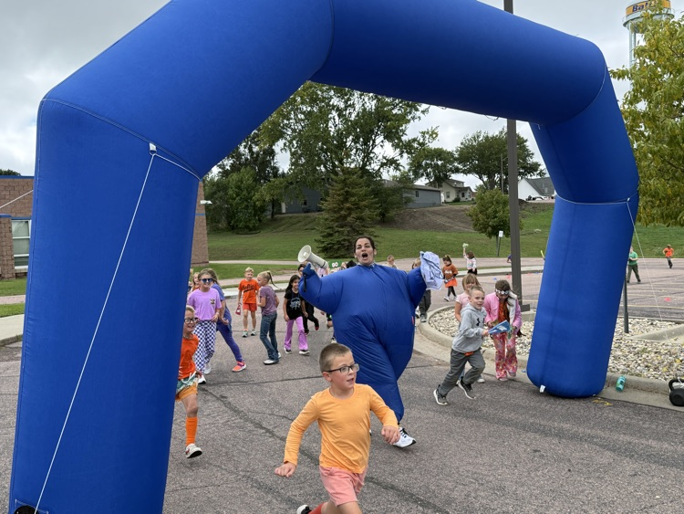 What a fun day of celebrating $19,047 raised for the school!!! The kids and staff did a great job! We also want to give a special thanks to the Halpin family for the amazing balloon decor to help us celebrate the fun run and Homecoming week! 