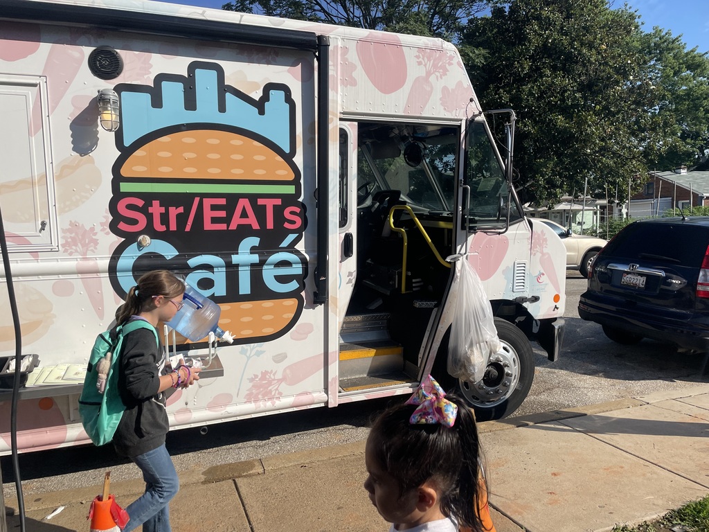 STr/EATs CAFE truck