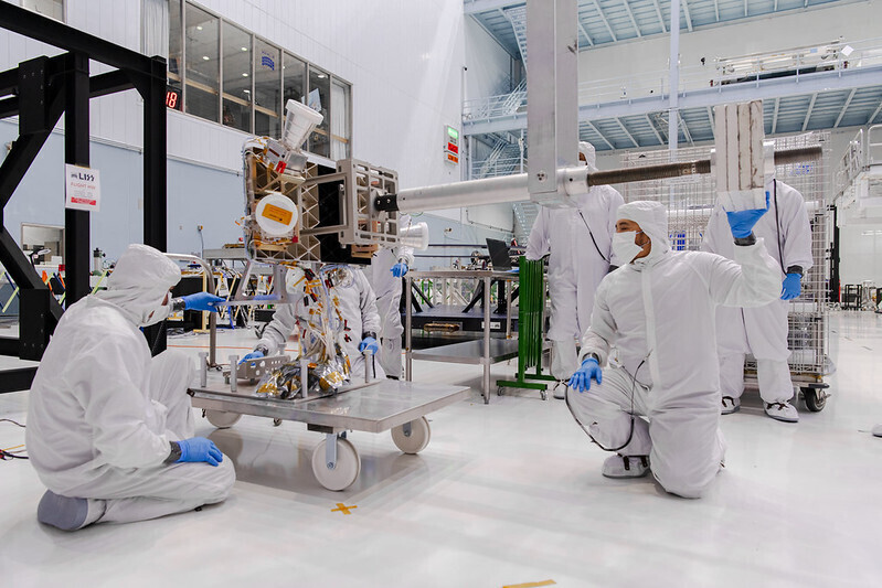 NASA Technicians hoist the Star Tracker Inertial Reference Unit (ST-IRU) from dolly, with a Module Installation Tool (MIT)