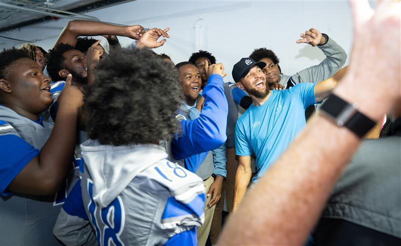 Students excitedly pose with Steph Curry on Armour Day at Carver Vocational Technical School 