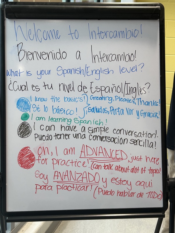 Welcome sign in english and spanish. 
