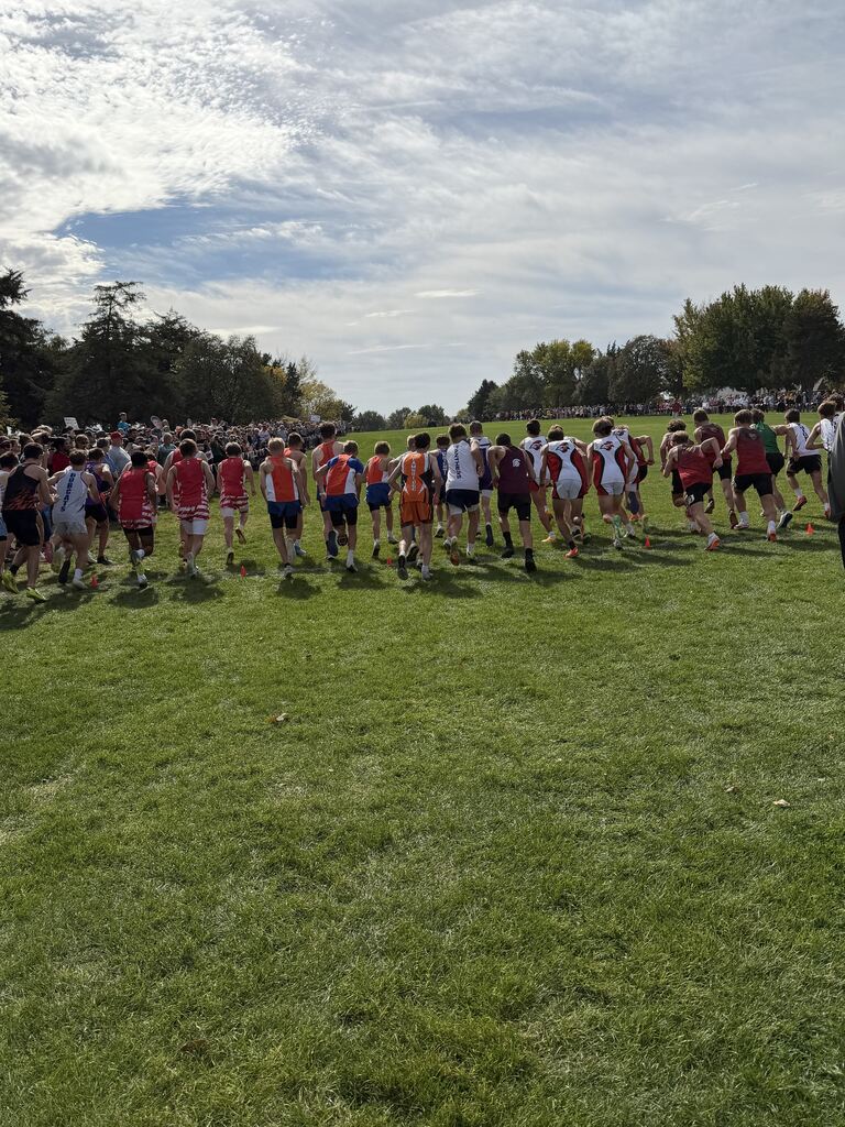 Boys race kicks off. 