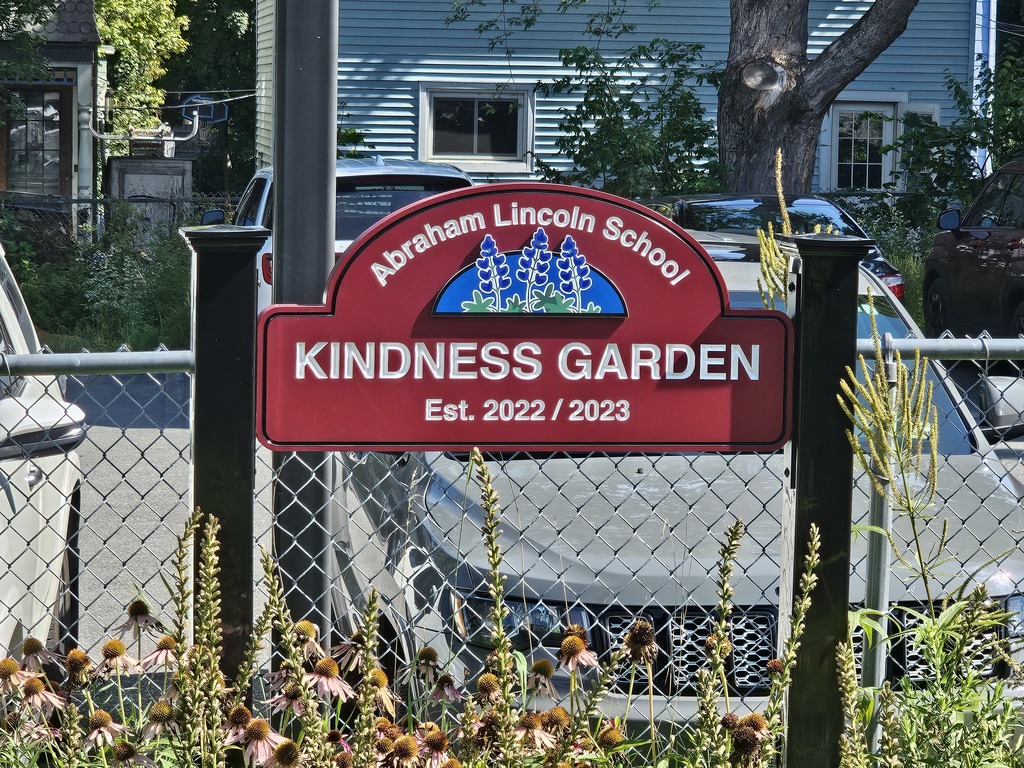 Fall is in the air at the Abraham Lincoln School Garden! 