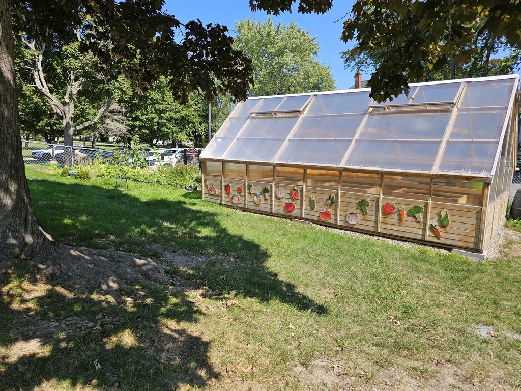 Fall is in the air at the Abraham Lincoln School Garden! 