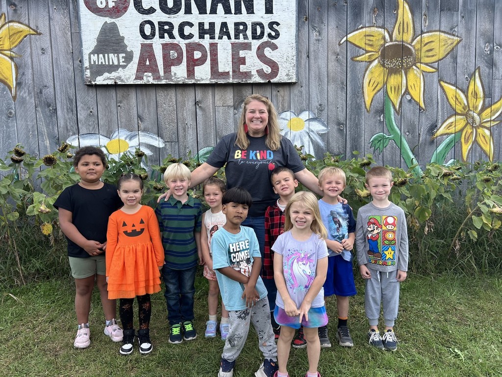 Recently Vine Street Pre-K Students took a field trip to Country Pumpkins and Kindergarten students spent a beautiful fall morning at Conant's Apple Orchard.  The class took a tractor ride out to the apple orchard and learned all about the life cycle of an apple and the correct way to pick an apple.  They also learned about the importance of bees and pollination to the apple crop.  Back in our classrooms, we did lots of activities connected to our field trip.  The students created apple volcanoes, apple crafts, apple graphs, and even apple nachos!