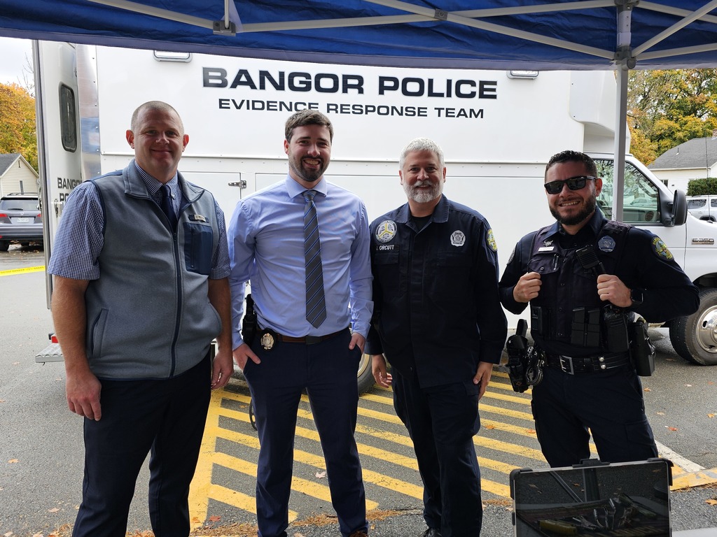 A huge thank you to the Bangor Police Department for serving lunch at JFD School today! You brought a lot of excitement with the bomb robot and command unit. We appreciate your dedication to our community and the valuable lessons you share. Thank you for keeping us safe and engaged!