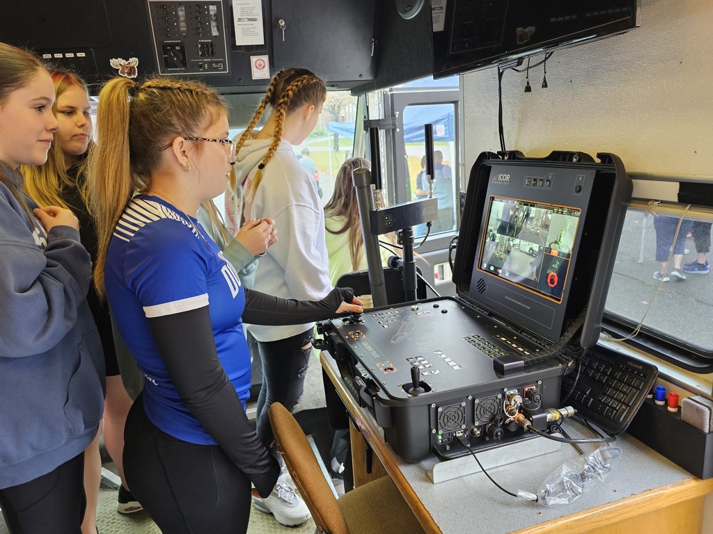 A huge thank you to the Bangor Police Department for serving lunch at JFD School today! You brought a lot of excitement with the bomb robot and command unit. We appreciate your dedication to our community and the valuable lessons you share. Thank you for keeping us safe and engaged!