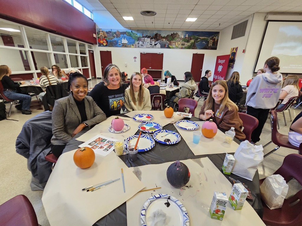 Best Buddies Pumpkin Painting Event Brings Students Together