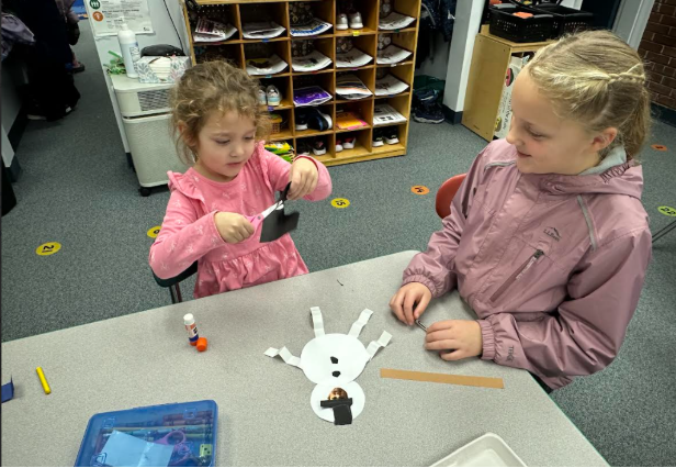 Fifth-grade students from Mary Snow School arrived at Fruit Street to spend time working with our Pre-K, kindergarten, and first-grade students. Together, the students collaborated to create a snowman, sharing ideas and teamwork throughout the activity. Afterward, they enjoyed time reading a story together, building connections and fostering a love of learning across grade levels.