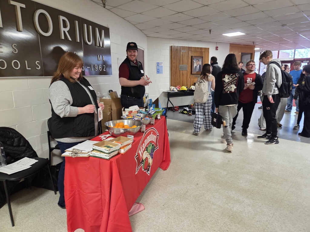 Bangor High School hosted a Career Day for all students this morning with over 50 local businesses and professionals in attendance, students had the opportunity to explore a variety of career paths and gather insights from those in the field. Students chose sessions aligned with their interests, diving into diverse professions encompassing each of the academic areas offered at BHS. Students engaged with professionals and learned about the real-world applications of their studies. A huge THANK YOU to all the businesses and professionals who participated and shared their valuable knowledge. Your support made this event possible and impactful!