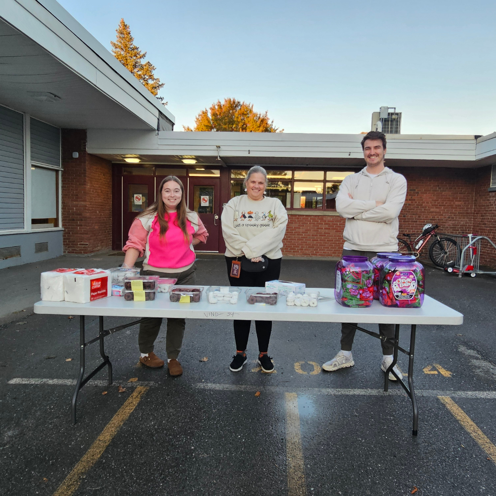 Thank you so much for joining us at Vine Street School on Thursday evening for our PTO Fall Festival and Math PEAK Night! Seeing our school community come together, smile, laugh, and enjoy the festivities was truly the absolute highlight of my week. It was incredible watching families participate in the games, dance to the music, enjoy the activities, and of course a special shout-out goes to all the families who joined in on the Math PEAK Bingo! Your enthusiasm and participation made the game an absolute blast and a huge success. Events like this are only possible because of our amazing community. Thank you for your continued support, your energy, and for making the evening so memorable for our students. See some great photos below showcasing the fun everyone had!