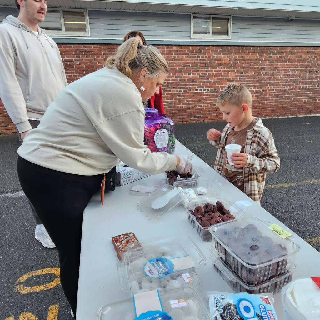 Thank you so much for joining us at Vine Street School on Thursday evening for our PTO Fall Festival and Math PEAK Night! Seeing our school community come together, smile, laugh, and enjoy the festivities was truly the absolute highlight of my week. It was incredible watching families participate in the games, dance to the music, enjoy the activities, and of course a special shout-out goes to all the families who joined in on the Math PEAK Bingo! Your enthusiasm and participation made the game an absolute blast and a huge success. Events like this are only possible because of our amazing community. Thank you for your continued support, your energy, and for making the evening so memorable for our students. See some great photos below showcasing the fun everyone had!