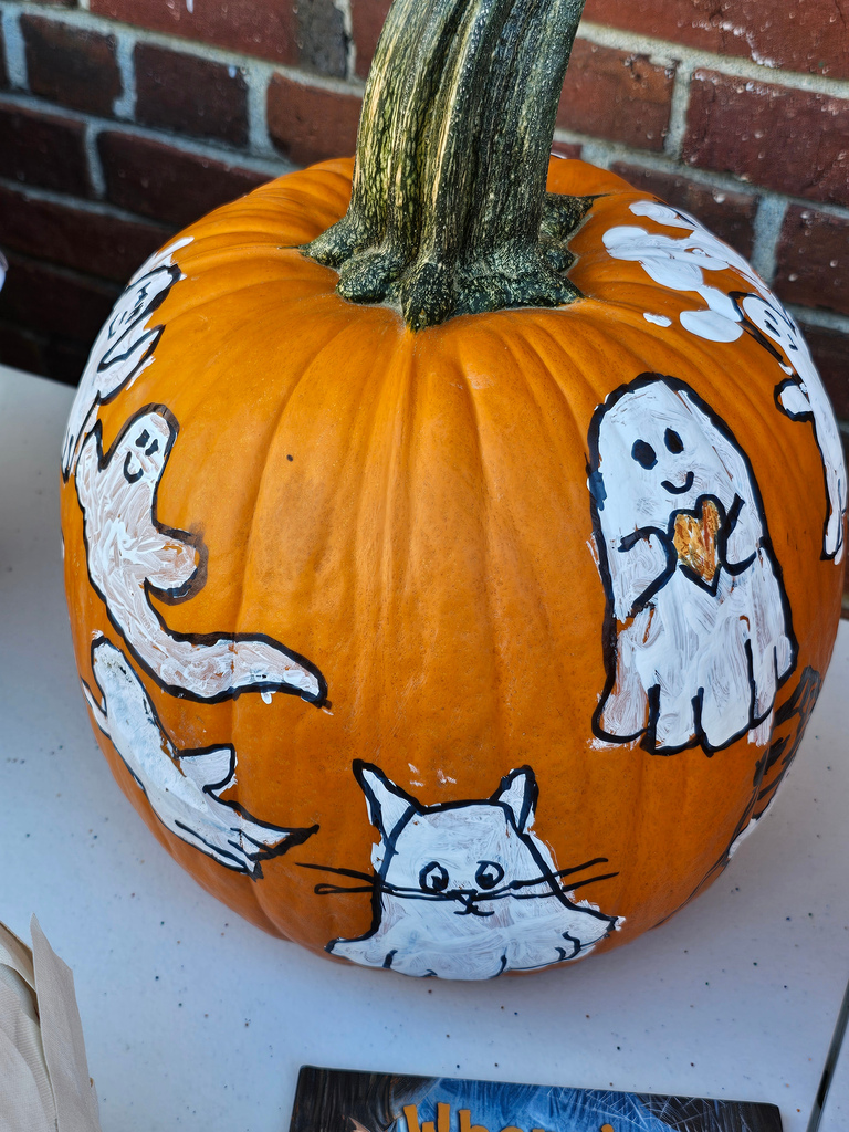 Happy National Pumpkin Day! Vine Street School students decorated pumpkins during their recent PBIS Reward Day. From funny faces to imaginative designs, our students showcased incredible school spirit and artistic talent! A special thank you to Mr. Moring and Mrs. Bean from JFDS for helping judge the contest and recognizing three outstanding pumpkins with 1st Place honors. #WeAreBangor