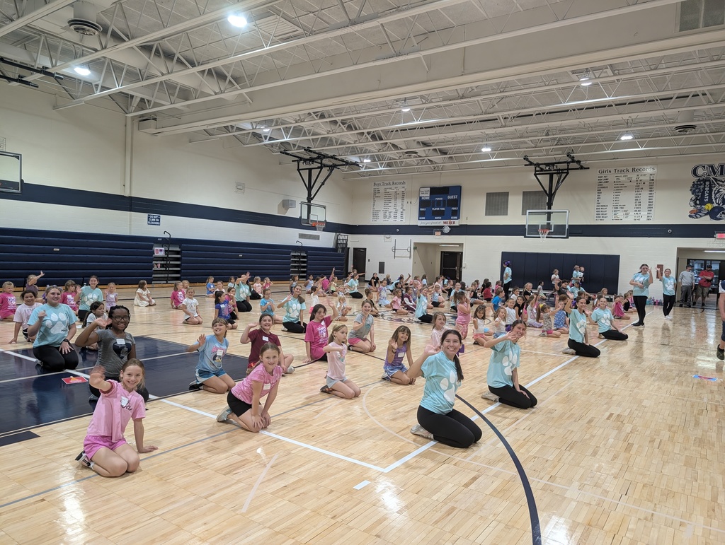 group of mini pommers practicing