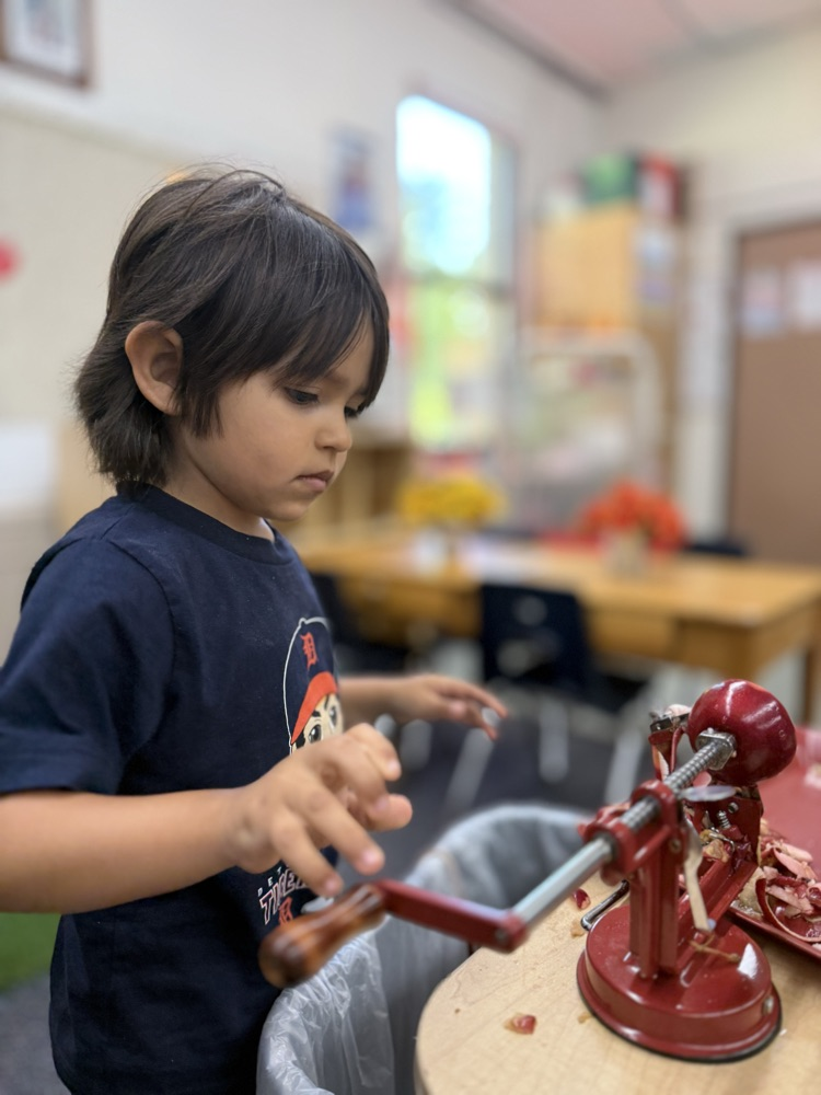 Making applesauce 🍎