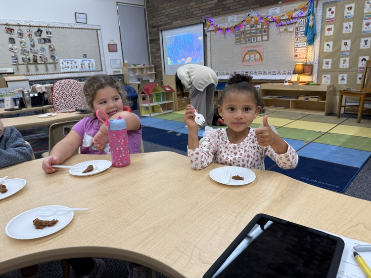 We love the applesauce we made! 🍎