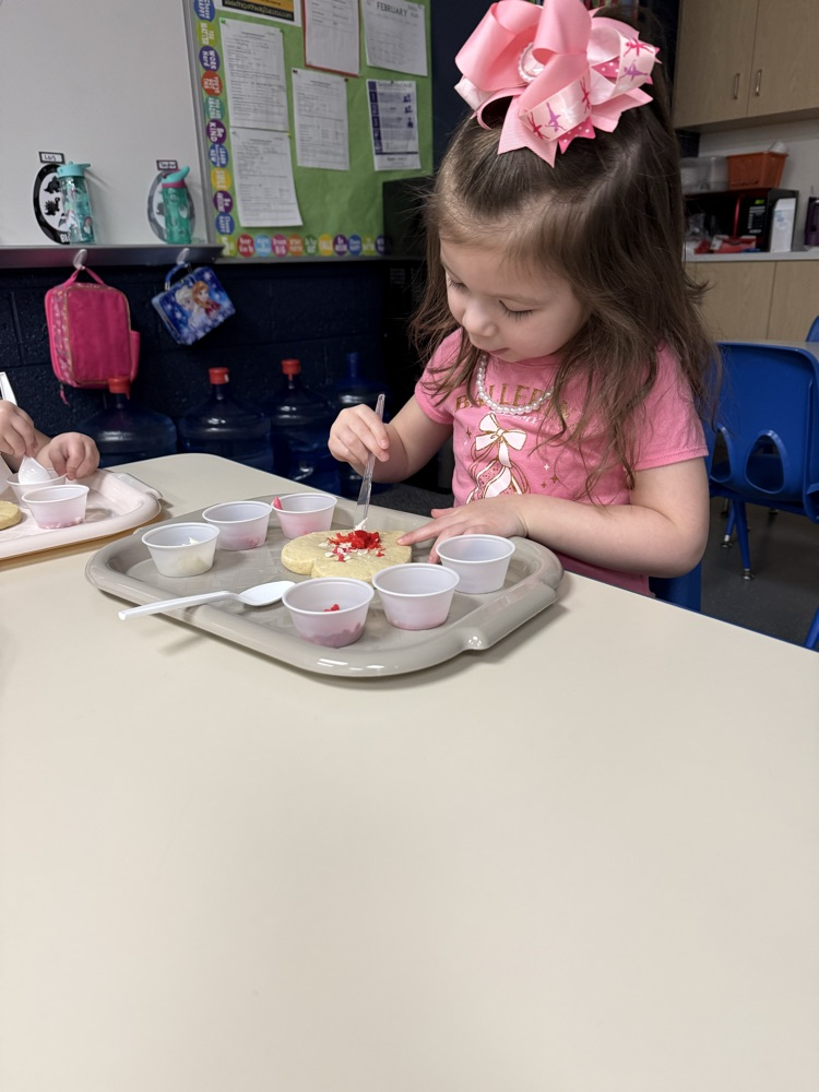 Decorating cookieβs takes so much focus!