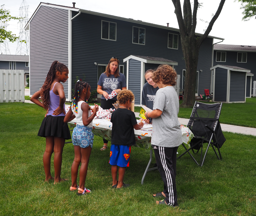 kids getting books