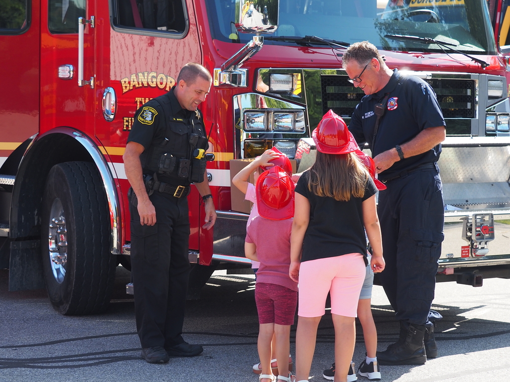 students talking to fire and police officer