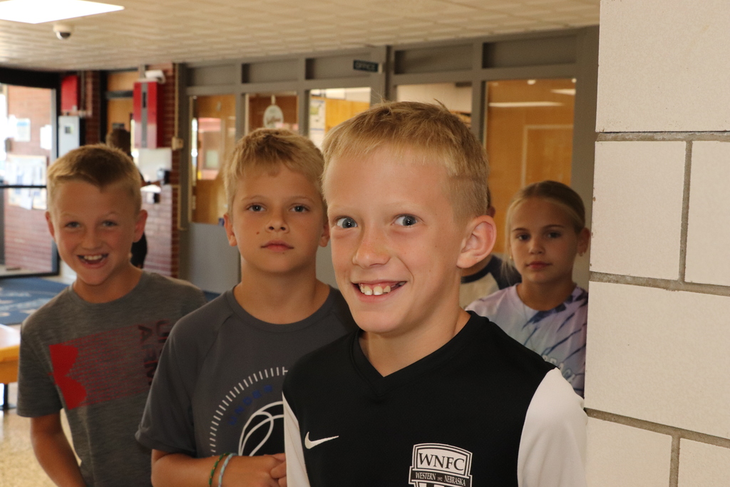 4 students waiting for lunch