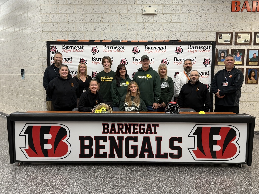 Image of Jadeyn posing with family, coaches, building and district administrators. 