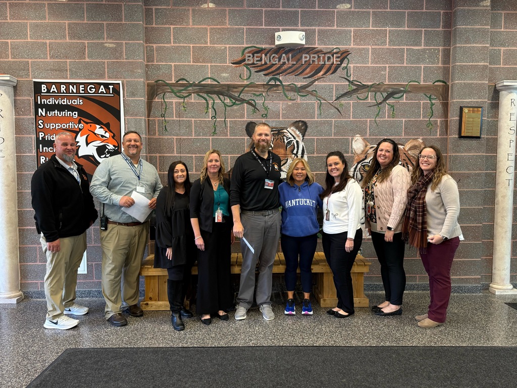 Image of Tammy posing with the Superintendent, district and building administrators. 
