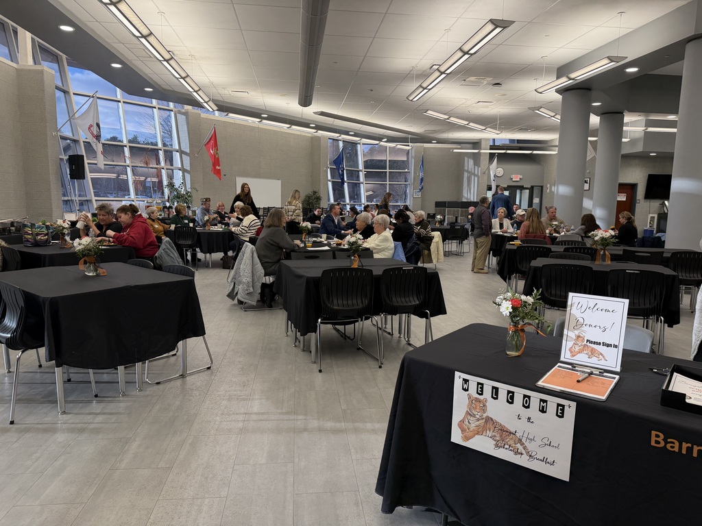 Image of the donors enjoying breakfast. 