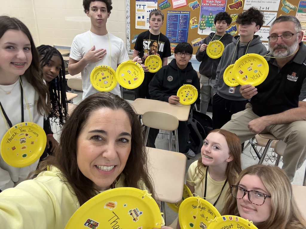 Image of an ROBMS homeroom wearing yellow necklaces made out of plates that they decorated.