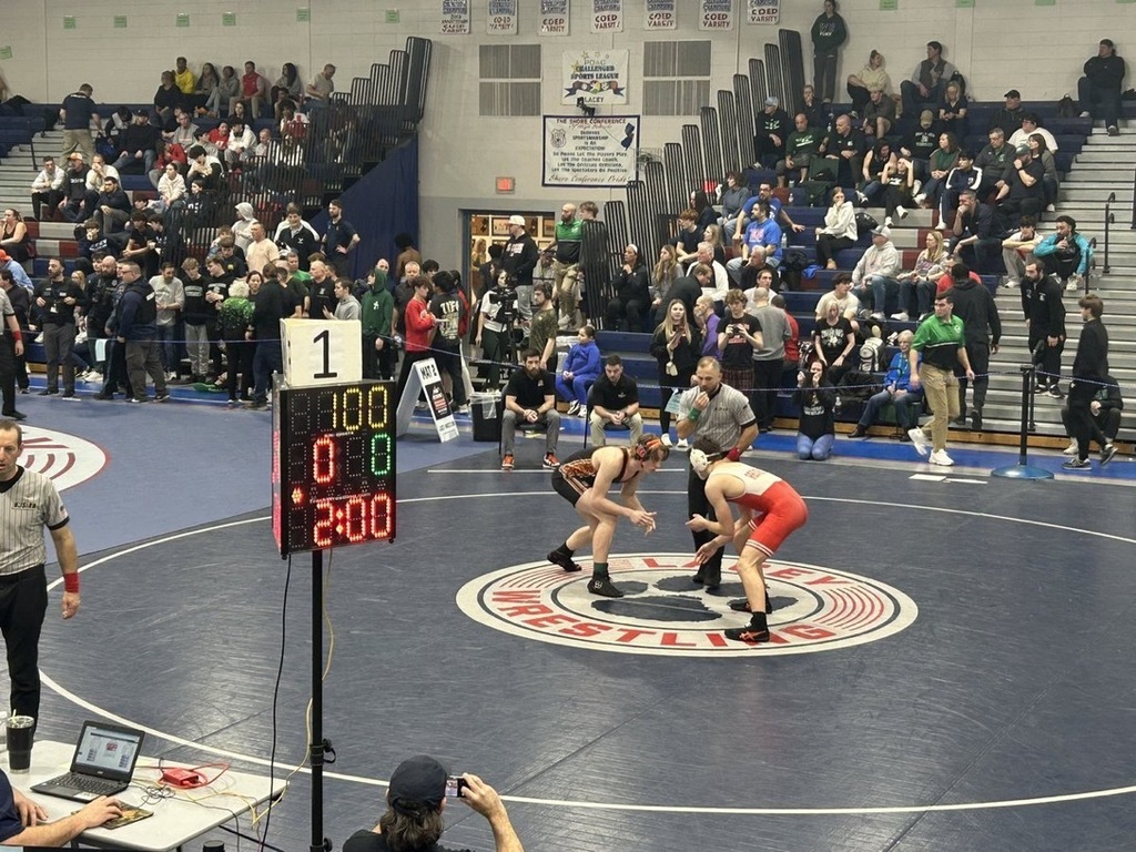 Image of Gerald and his opponent in starting position on the mat. 