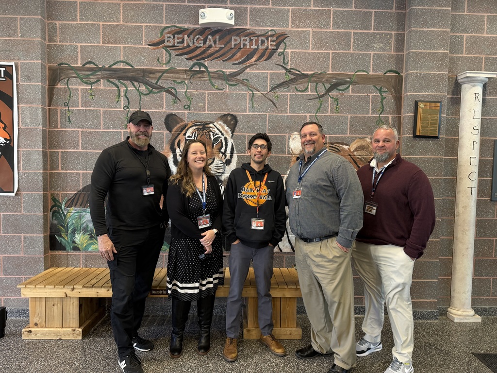 Image Derek Kettig posing with building administrators and the Security Coordinator. 