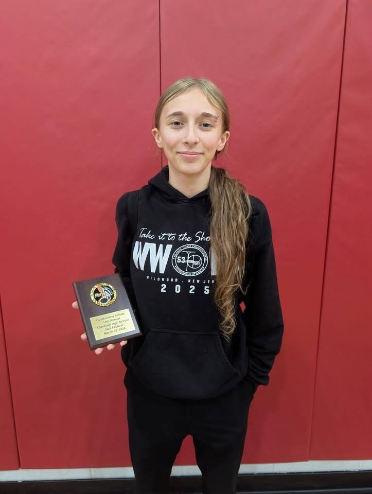 Image of Cailee holding her plaque. 