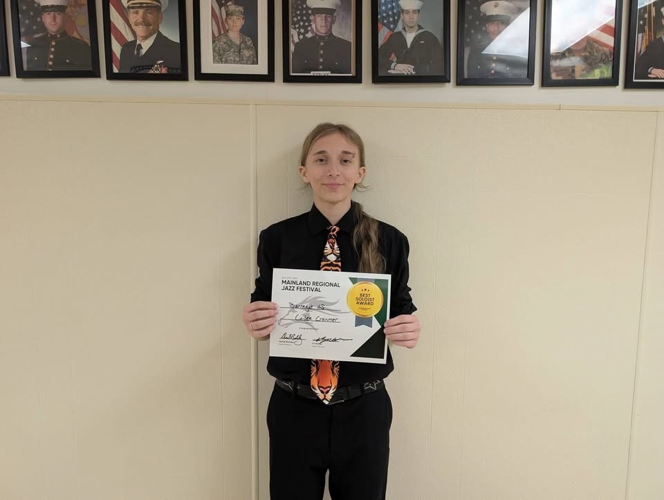 Image of Cailee holding her certificate. 