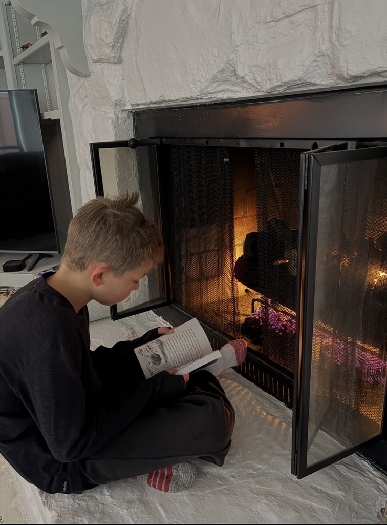 Cozy reading time:) (warms my heart)