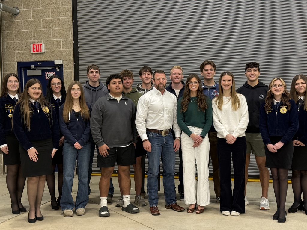 group photo of students and US Senator Mullin