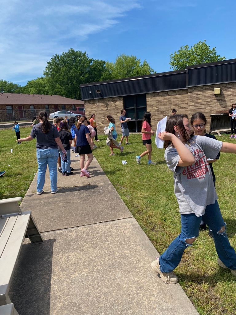 5th Grade Paper Airplane Throwing Contest