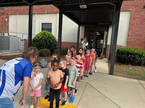 🚍 Bus rules are important to ensuring a safe ride to and from school each day.  Thanks to our transportation department for helping to equip our preschoolers and kindergarteners with this knowledge!  💙⭐️💙