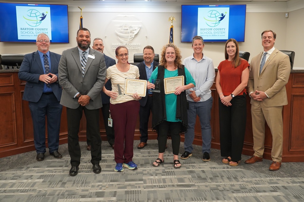BOARD RECOGNITIONS: COLLABORATIVE TEAM OF DISTINCTION Hamilton Crossing Elementary School, fifth grade math  • Kendra Gilliam* • Aric Bunch • Brent West • Lynn Hedden  ** A Collaborative Team of Distinction consists of teachers that work collaboratively on an academic planning team that have shown results that equate to student achievement resulting in 50% or higher proficient or above on the EOG/EOC assessment and higher than the state average. **  Asterisks by a name indicate a teacher who has received this award last year.